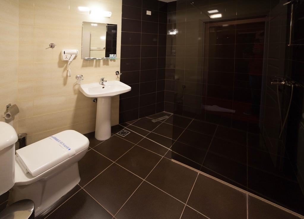 Hotel Lebed โอครีด ภายนอก รูปภาพ