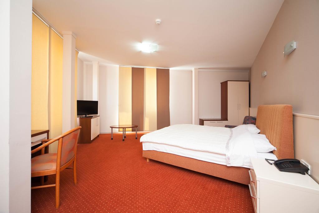Hotel Lebed โอครีด ภายนอก รูปภาพ